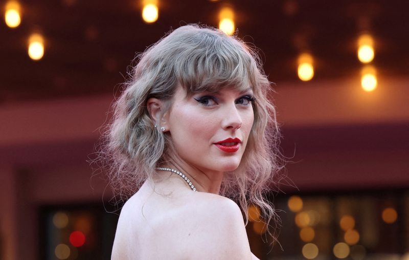 © Reuters. FILE PHOTO: Taylor Swift attends a premiere for Taylor Swift: The Eras Tour in Los Angeles, California, U.S., October 11, 2023. REUTERS/Mario Anzuoni/File Photo