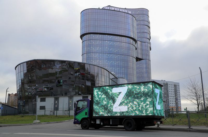 © Reuters. A truck displaying the symbols 