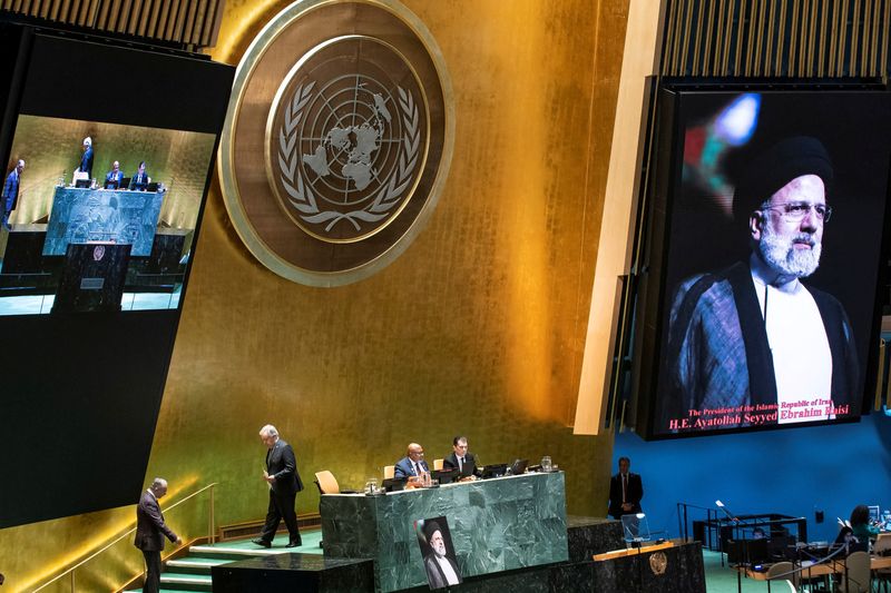 © Reuters. United Nations Secretary General Antonio Guterres walks to the podium to address the delegates at the United Nations General Assembly during a ceremonial tribute to Iran's President Ebrahim Raisi at the United Nations headquarters in New York, U.S., May 30, 2024.  REUTERS/Eduardo Munoz