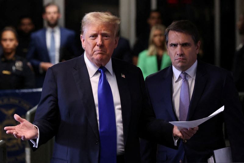 &copy; Reuters. Former U.S. President Donald Trump speaks alongside his attorney Todd Blanche as he arrives for his hush money trial at Manhattan Criminal Court on May 30, 2024 in New York City.  Michael M. Santiago/Pool via REUTERS