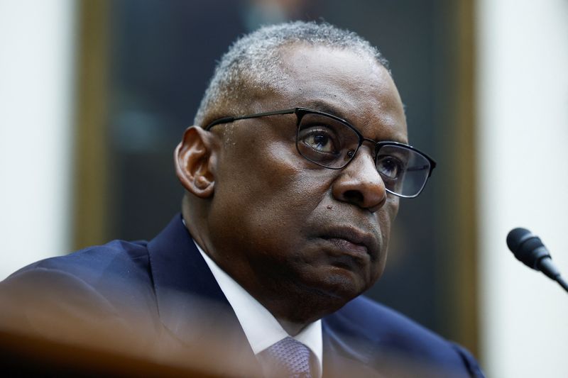 © Reuters. FILE PHOTO: U.S. Defense Secretary Lloyd Austin testifies before a House Armed Services Committee hearing about his failure to disclose his cancer diagnosis and subsequent hospitalizations, on Capitol Hill in Washington, U.S., February 29, 2024. REUTERS/Evelyn Hockstein/File Photo