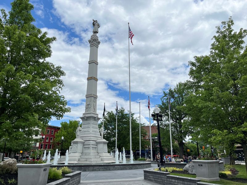 &copy; Reuters. A picture of the Circle and the Soldiers and Sailors Monument in downtown Easton, Pennsylvania, U.S., May 29, 2024. REUTERS/Nathan Layne