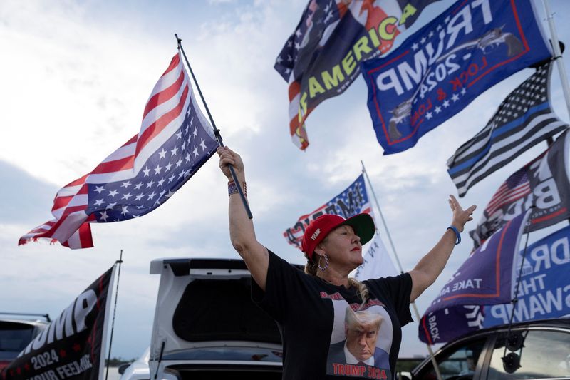 &copy; Reuters. Manifestação a favor de Trump em Palm Beach, Flóridan 30/5/2024   REUTERS/Marco Bello