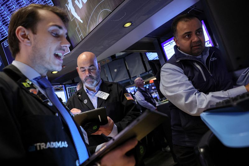 &copy; Reuters. Operadores na Bolsa de Valores de Nova Yorkn17/05/2024 REUTERS/Brendan McDermid
