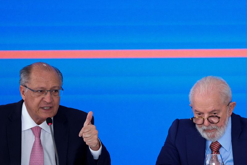 &copy; Reuters. Presidente Luiz Inácio Lula da Silva e Vice-presidente e ministro do Desenvolvimento, Indústria, Comércio e Serviços, Geraldo Alckmin, no Palácio do Planalto em Brasília n22/01/2024nREUTERS/Adriano Machado