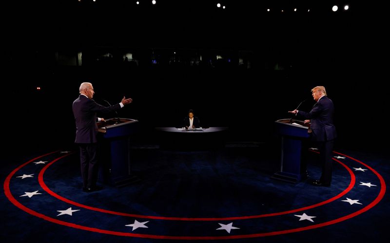 &copy; Reuters. Debate entre Trump e Biden antes da eleição de 2020n22/10/2020nREUTERS/Jim Bourg/Pool