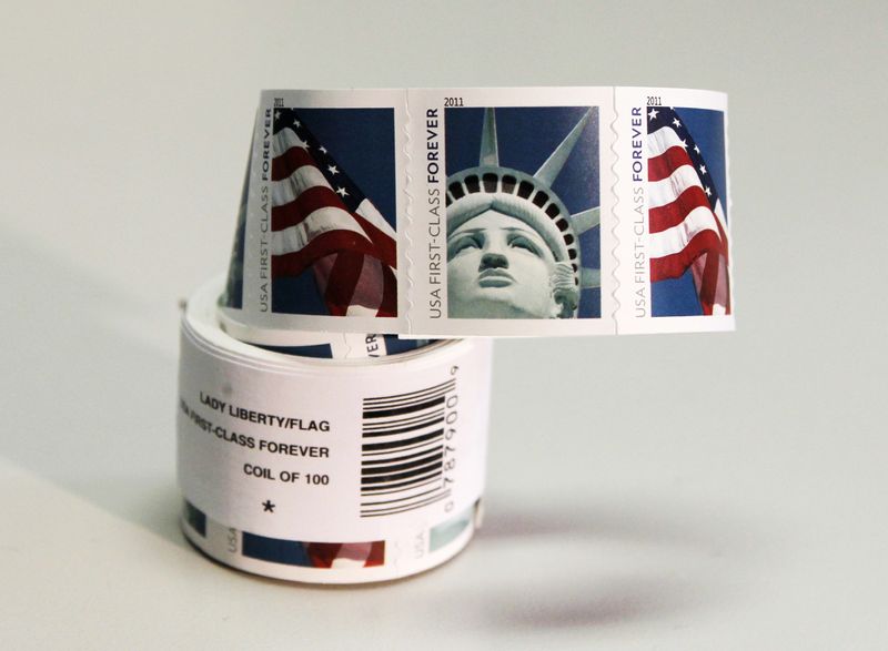 © Reuters. FILE PHOTO: A coil of 100 new USA First Class postage stamps, bearing an image of the Statue of Liberty and U.S. flags, is shown in Washington, April 15, 2011. REUTERS/Hyungwon Kang/File Photo