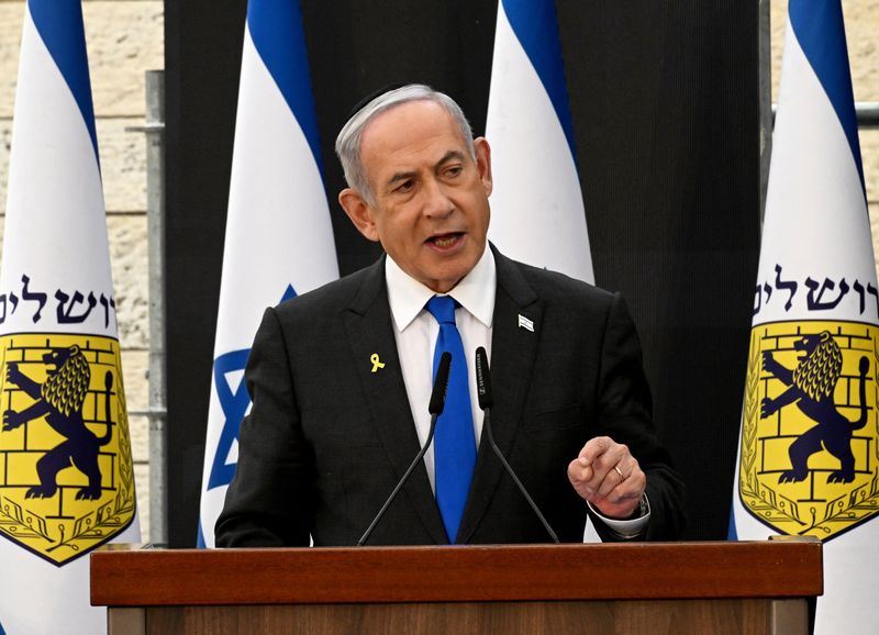 © Reuters. Israeli Prime Minister Benjamin Netanyahu speaks at a ceremony for Remembrance Day for the Fallen of Israel’s Wars and Victims of Terrorism at Yad LeBanim in Jerusalem, May 12, 2024. DEBBIE HILL/Pool via REUTERS/File Photo