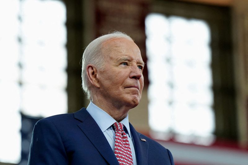 &copy; Reuters. U.S. President Joe Biden looks on during a campaign event at Girard College in Philadelphia, Pennsylvania, U.S., May 29, 2024. REUTERS/Elizabeth Frantz