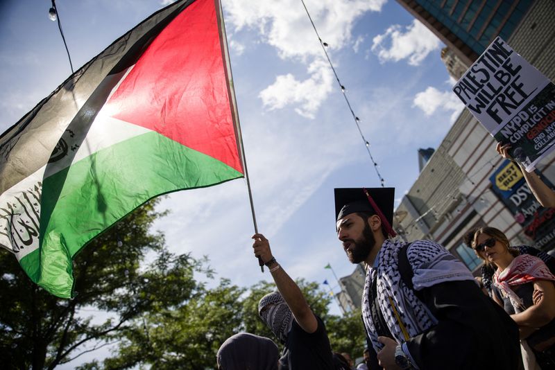 &copy; Reuters. Pro-Palestinian protestors hold a rally,  amid the ongoing conflict between Israel and the Palestinian Islamist group Hamas, in the Brooklyn borough of New York City, U.S., May 31, 2024.   REUTERS/Eduardo Munoz