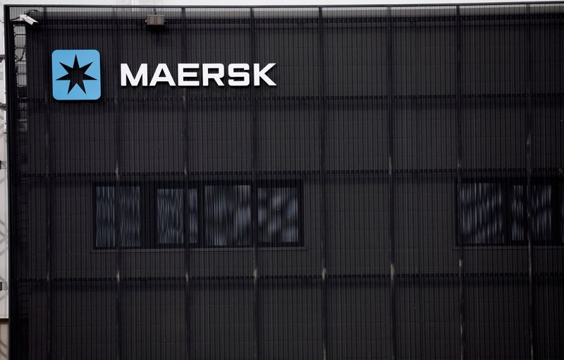 © Reuters. FILE PHOTO: Maersk's logo is seen on top of a building at Zona Franca in Barcelona, Spain, November 3, 2022. REUTERS/Albert Gea/File photo