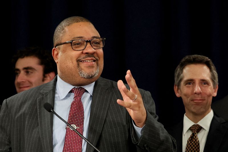 © Reuters. FILE PHOTO: Manhattan District Attorney Alvin Bragg speaks after the guilty verdict in former U.S. President Donald Trump's criminal trial over charges that he falsified business records to conceal money paid to silence porn star Stormy Daniels in 2016, at a press conference in New York, U.S., May 30, 2024.  REUTERS/Brendan McDermid/File Photo