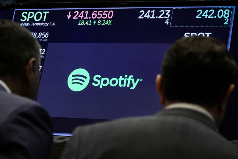 &copy; Reuters. A screen displays the logo and trading information for Spotify on the floor at the New York Stock Exchange (NYSE) in New York City, U.S., February 6, 2024.  REUTERS/Brendan McDermid/File Photo