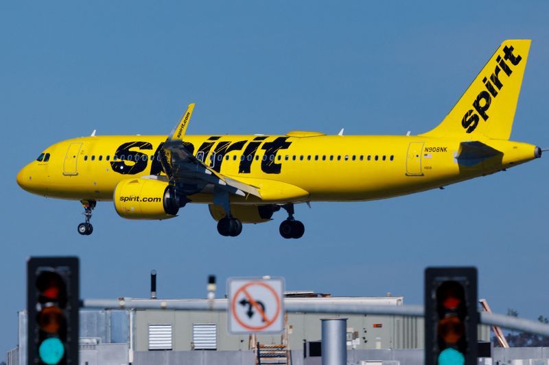 © Reuters. A Spirit commercial airliner prepares to land at San Diego International Airport in San Diego, California, U.S., January 18, 2024.   REUTERS/Mike Blake/File Photo