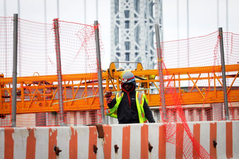 © Reuters. A construction worker carries a steel bar at the site of a large public infrastructure reconstruction project of an elevated roadway and bridges in upper Manhattan in New York City, New York, U.S., April 22, 2021. REUTERS/Mike Segar