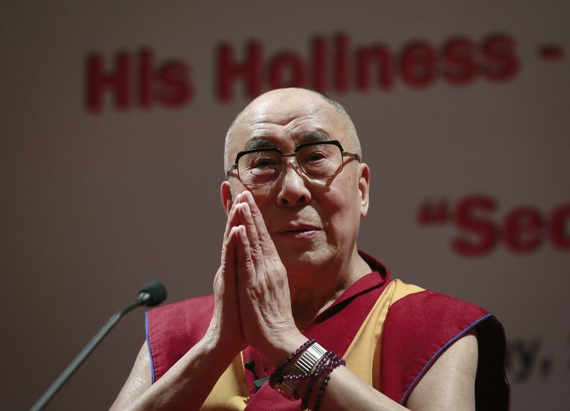 © Reuters. FILE PHOTO: Exiled Tibetan spiritual leader the Dalai Lama gestures during a speech at the 108th anniversary of Indian Merchant Chambers in Mumbai September 18, 2014. REUTERS/Danish Siddiqui/File Photo