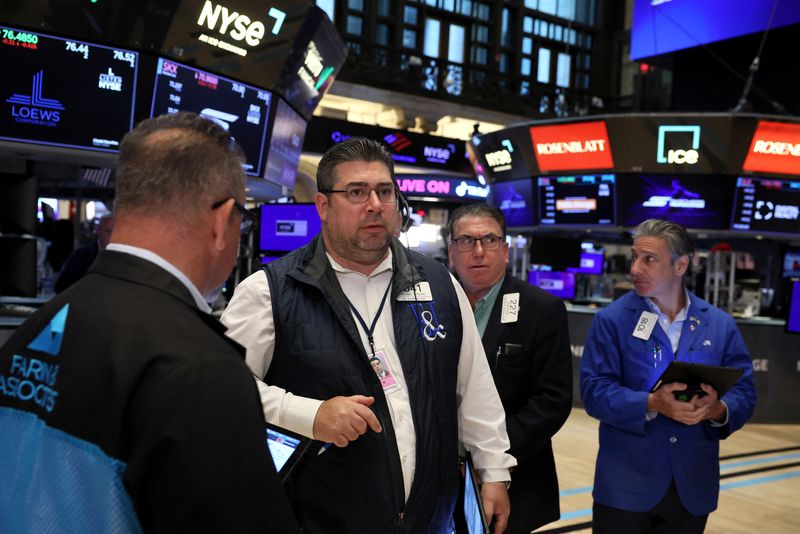 &copy; Reuters. Traders e equipes na Nyse reagem a problemas técnicos na bolsa de Nova York, EUAn3/6/2024 REUTERS/Brendan McDermid