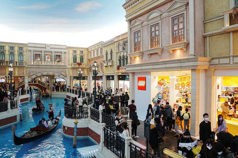 Analysis-Macau casinos play best hands to win over premium customers