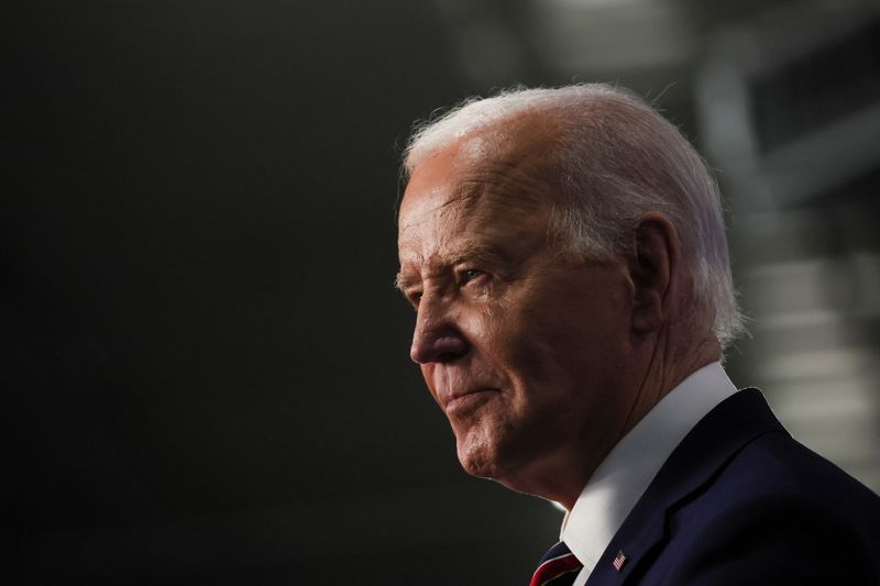© Reuters. U.S. President Joe Biden looks on as he deliver remarks at the Westwood Park YMCA in Nashua, New Hampshire, U.S. May 21, 2024. REUTERS/Leah Millis/File Photo