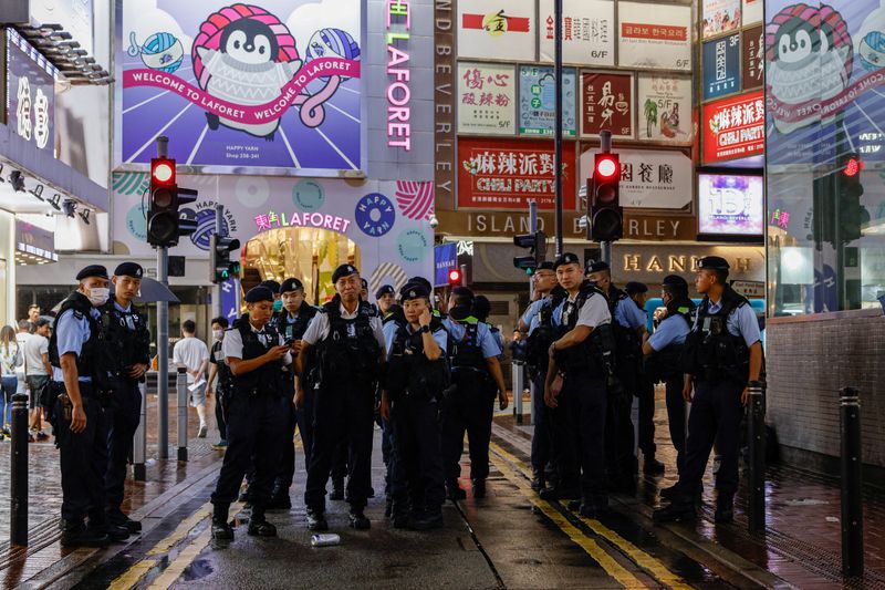 © Reuters. FILE PHOTO: Police stand guard at Causeway Bay, ahead of the 35th anniversary of the crackdown on pro-democracy demonstrators at Beijing's Tiananmen Square in 1989, near where the candlelight vigil is usually held, in Hong Kong, China, June 3, 2024. REUTERS/Tyrone Siu/File Photo