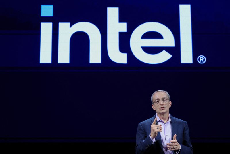 © Reuters.  Intel CEO Pat Gelsinger speaks at the COMPUTEX Forum in Taipei, Taiwan, June 4, 2024.  REUTERS/Ann Wang