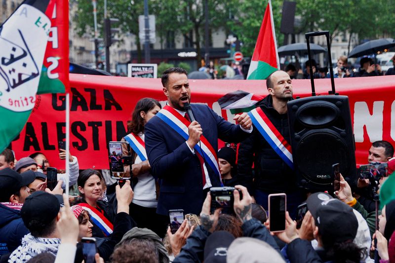 © Reuters. FILE PHOTO: Sebastien Delogu, deputy for La France Insoumise (LFI) party attends a pro-Palestinian protest in central Paris, France, May 29, 2024. REUTERS/Abdul Saboor/File Photo