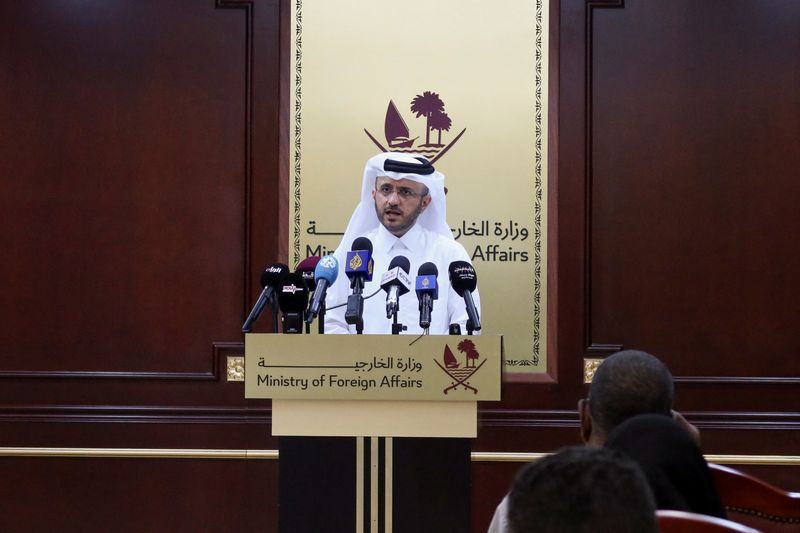 © Reuters. FILE PHOTO: Qatar's Foreign Ministry spokesman, Majed Al-Ansari speaks during weekly press briefing at the Ministry of Foreign Affairs in Doha, Qatar, April 23, 2024. REUTERS/Imad Creidi/File Photo