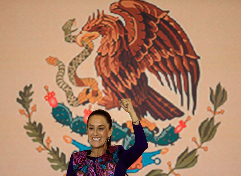 &copy; Reuters. FILE PHOTO: Claudia Sheinbaum, the presidential candidate of the ruling Morena party, gestures while addressing her supporters after winning the presidential election, in Mexico City, Mexico June 3, 2024. REUTERS/Raquel Cunha/File Photo