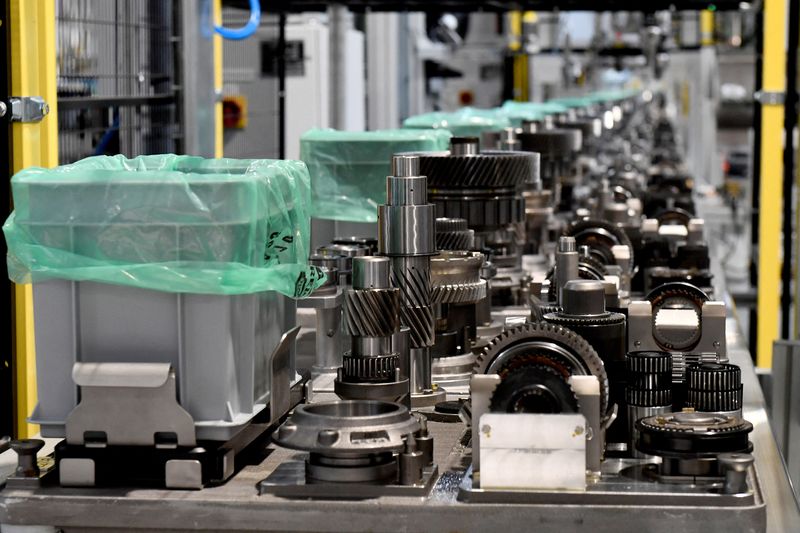 © Reuters. FILE PHOTO: A view of production at Stellantis' new electrified dual-clutch transmission (eDCT) assembly facility in the Mirafiori complex in Turin,Italy, April 10,2024. REUTERS/Massimo Pinca/File Photo