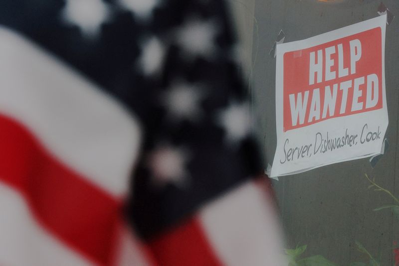 © Reuters. FILE PHOTO: A “Help Wanted” sign hangs in restaurant window in Medford, Massachusetts, U.S., January 25, 2023. REUTERS/Brian Snyder/File Photo