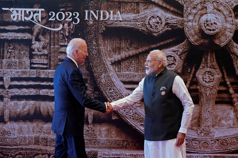 © Reuters. FILE PHOTO: Indian Prime Minister Narendra Modi, shakes hand with U.S. President Joe Biden upon his arrival at Bharat Mandapam convention center for the G20 Summit, in New Delhi, India, Saturday, Sept. 9, 2023. Evan Vucci/Pool via REUTERS/File Photo