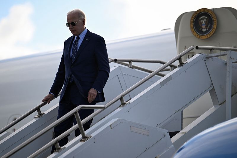 © Reuters. FILE PHOTO: U.S. President Joe Biden looks on, prior to a campaign event in Greenwich, Connecticut, as he arrives in White Plains, New York, U.S., June 3, 2024. REUTERS/Craig Hudson/File Photo