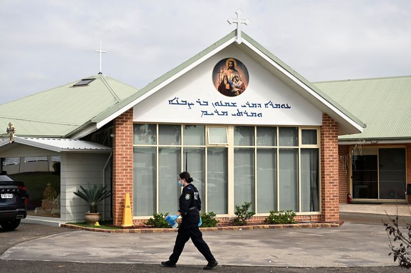 © Reuters. FILE PHOTO: Police investigate at the Assyrian Christ The Good Shepherd Church after a knife attack took place during a service the night before, in Wakeley in Sydney, Australia, April 16, 2024. REUTERS/Jaimi Joy/File Photo