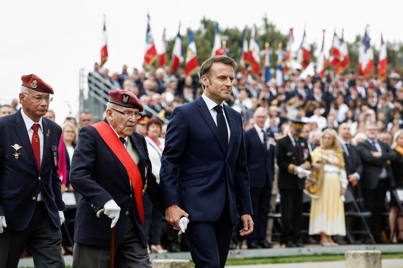 © Reuters. French President Emmanuel Macron and Achille Muller, 98, last survivor of the Free French Forces, attend a ceremony to pay homage to the Saint Marcel maquis, a force of French Resistance fighters during World War II and the French SAS (Special Air Service) paratroopers, in Plumelec, Brittany, on the eve of the 80th anniversary of the 1944 D-Day landings in Normandy, France June 5, 2024. REUTERS/Benoit Tessier/Pool