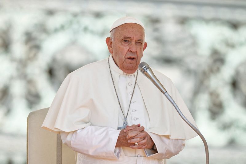 © Reuters. Pope Francis attends the weekly general audience in Saint Peter's Square at the Vatican, June 5, 2024. REUTERS/Yara Nardi