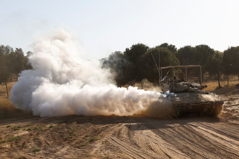 &copy; Reuters. An Israeli tank manoeuvres, after returning from the Gaza Strip, amid the ongoing conflict between Israel and Hamas, near the Israel-Gaza border, in Israel, June 5, 2024. REUTERS/Amir Cohen