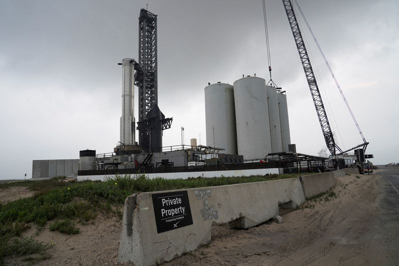 &copy; Reuters. FILE PHOTO: SpaceX?s Starship rocket prototype is pictured in the rocket launch area in Brownsville, Texas, U.S., May 12, 2024. REUTERS/Veronica Gabriela Cardenas/File Photo