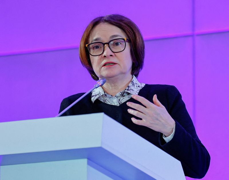 © Reuters. FILE PHOTO: Elvira Nabiullina, Governor of Russian Central Bank, attends the congress of Association of Banks of Russia in Moscow, Russia April 11, 2024.  REUTERS/Evgenia Novozhenina/File Photo