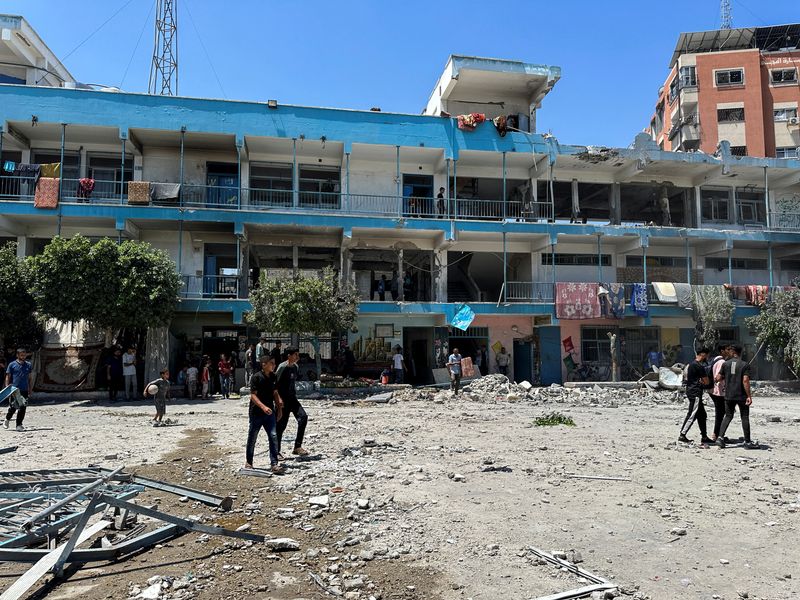 &copy; Reuters. Ataque israelense a escola no campo de refugiados Nuseirat, centro de Gaza n 6/6/2024    REUTERS/Doaa Rouqa