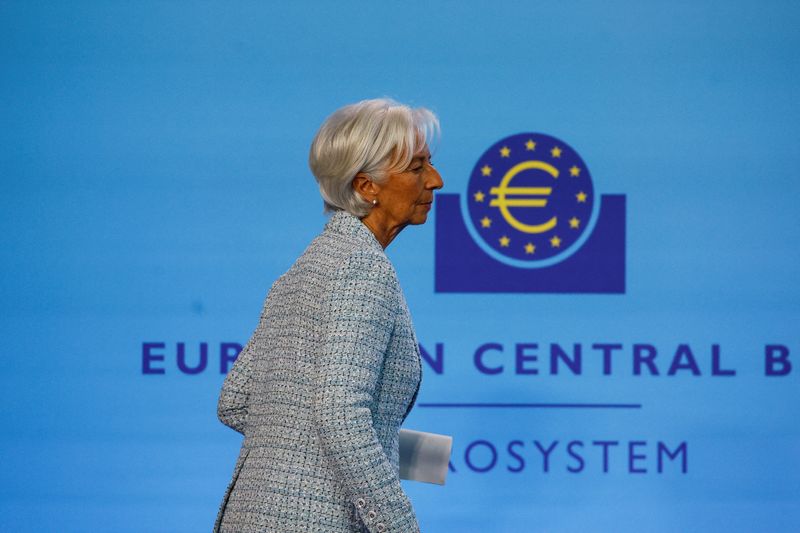 © Reuters. European Central Bank (ECB) President Christine Lagarde walks as she attends a press conference following the ECB's monetary policy meeting in Frankfurt, Germany, June 6, 2024. REUTERS/Wolfgang Rattay