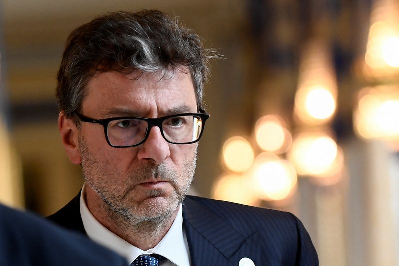 &copy; Reuters. Il ministro dell'Economia Giancarlo Giorgetti durante una conferenza stampa nell'ambito dell'incontro dei ministri delle Finanze e dei governatori delle banche centrali del G7 a Stresa, Italia, 24 maggio 2024. REUTERS/Massimo Pinca/File Photo