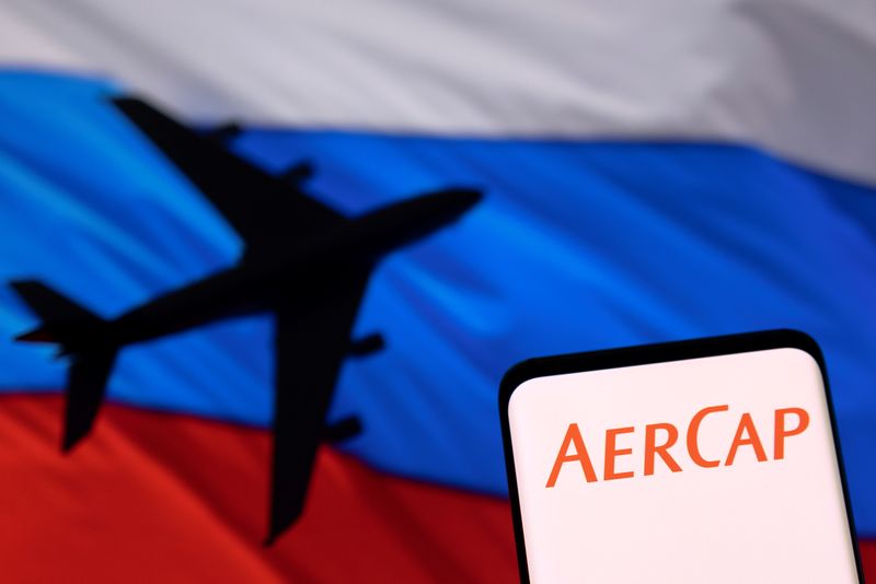 © Reuters. AerCap logo is seen displayed in front of the model of an airplane and a Russian flag in this illustration taken, May 4, 2022. REUTERS/Dado Ruvic/Illustration/File Photo