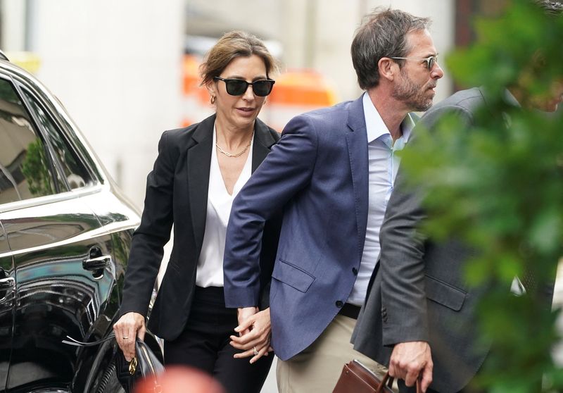 © Reuters. Hallie Biden, widow of Beau Biden and former girlfriend to Hunter Biden, arrives with her fiancee John Hopkins Anning, at federal court during Hunter's trial for criminal gun charges in Wilmington, Delaware, U.S., June 6, 2024. REUTERS/Kevin Lamarque