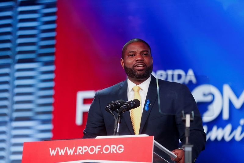 © Reuters. Rep. Byron Donalds (R-FL) speaks during the Florida Freedom Summit held at the Gaylord Palms Resort & Convention Center in Kissimmee, Florida, U.S., November 4, 2023.  REUTERS/Octavio Jones/ File Photo