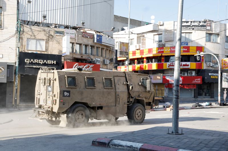 &copy; Reuters. A military vehicle manoeuvres during an Israeli raid in Jenin, in the Israeli-occupied West Bank, June 6, 2024. REUTERS/Raneen Sawafta