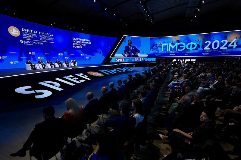 &copy; Reuters. Participants attend the official opening of the St. Petersburg International Economic Forum (SPIEF) in Saint Petersburg, Russia June 6, 2024. Vyacheslav Prokofiev/Roscongress Foundation via REUTERS/File Photo