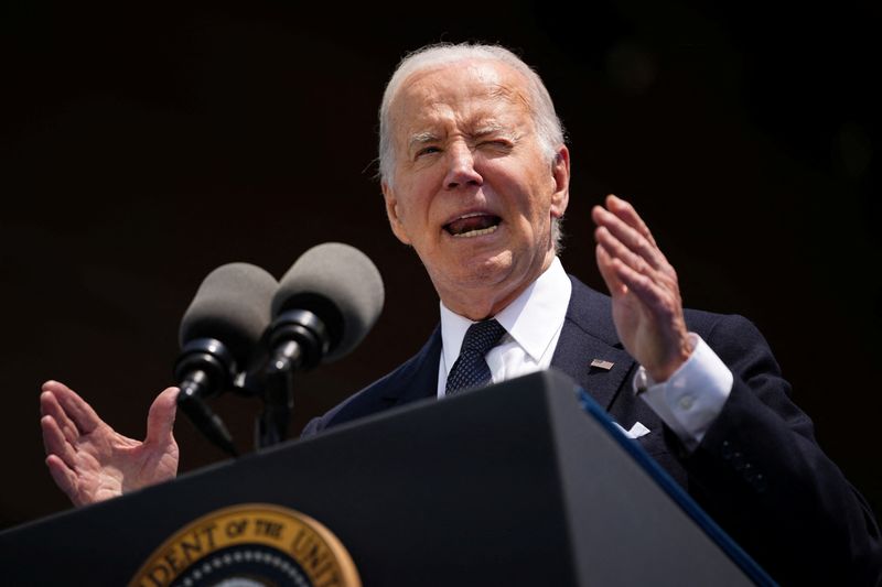 &copy; Reuters. President Joe Biden delivers a speech during a commemorative ceremony to mark D-Day 80th anniversary, at the U.S. cemetery in Colleville-sur-Mer, Normandy, France June 6, 2024. Daniel Cole/Pool via REUTERS