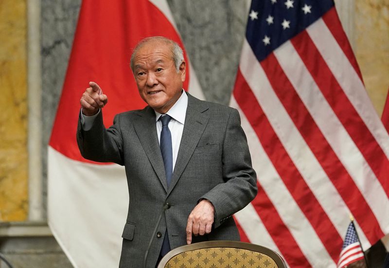 © Reuters. FILE PHOTO: Japanese Finance Minister Shunichi Suzuki on the sidelines of the IMF/G20 meetings at the U.S. Treasury in Washington, U.S., April 17, 2024.  REUTERS/Kevin Lamarque/File Photo