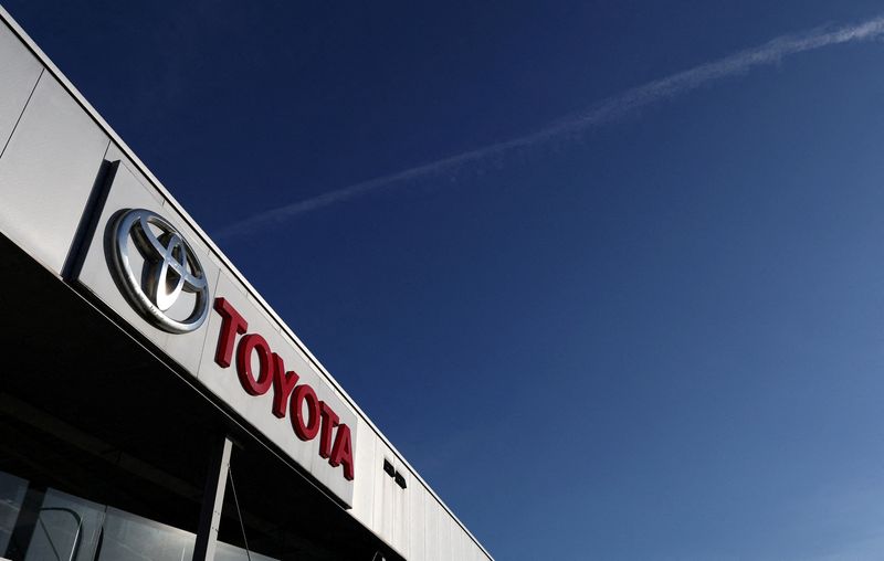 © Reuters. FILE PHOTO: A Toyota logo is pictured in Brussels, Belgium March 4, 2024. REUTERS/Yves Herman/File Photo