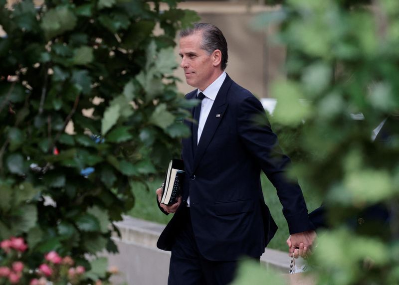 &copy; Reuters. Hunter Biden, son of U.S. President Joe Biden, departs the federal court during his trial on criminal gun charges in Wilmington, Delaware, U.S., June 6, 2024. REUTERS/Hannah Beier/ File Photo